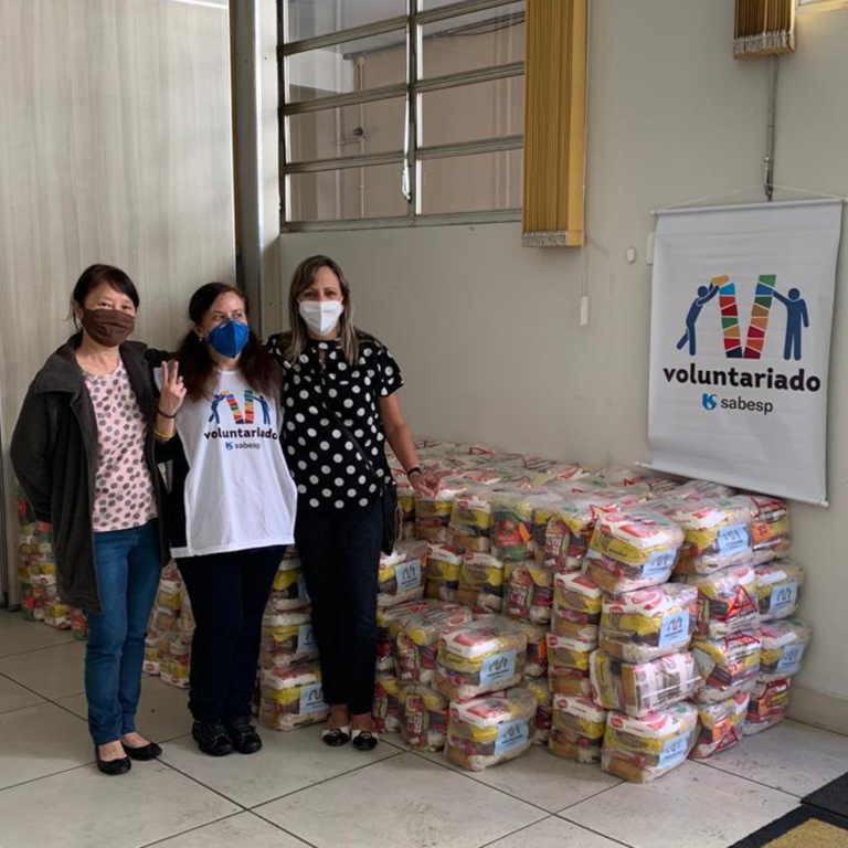 Emilia Rosa e Rosane sabesp Sabesp e Fundação Grande Harmonia fazem parceria para doação de mais de 540 cestas básicas