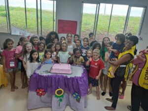 infantil aniversario 3 Seminario para educadores ibiúna 2024 2 Na Academia há o Espaço Querubim para as crianças. Os pais enquanto participam do Seminário, os filhos ficam nesse espaço participando de diversas atividades. Tem a hora da história, brincadeiras, momentos de oração, música,  muita diversão e teve até comemoração de aniversário. As crianças ensaiaram uma apresentação e na programação para os pais elas se apresentaram no "Show das Crianças". É um momento muito gratificante para os pais e de felicidade para as crianças. 