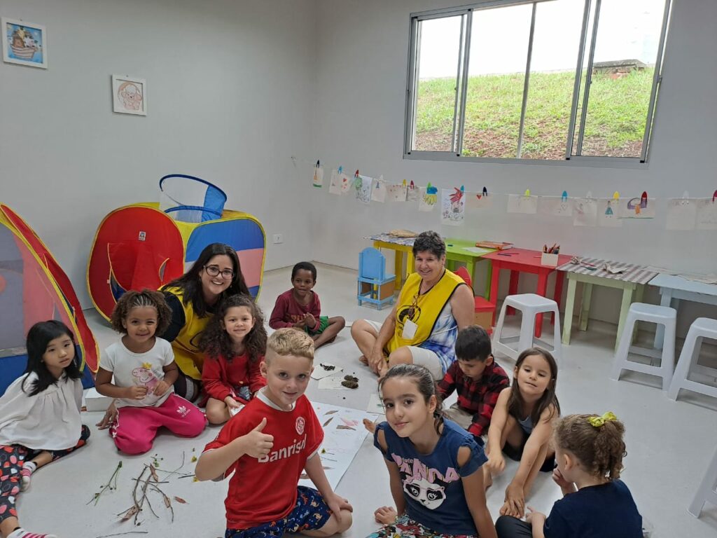 infantil desenho Seminário para Educadores 2024 Ibiúna Paralelo ao Seminário, as Presidentes da Associação dos Educadores Regionais participaram de um curso, com conteúdo exclusivo. Elas desfrutaram desse dia com muita alegria e dinamismo! Na foto abaixo estão as nossas queridas Presidentes que se fizeram presentes, à elas nossa eterna gratidão pelos trabalhos desenvolvidos, pelo amor e dedicação ao Movimento! Muito Obrigado! E o Seminário de Educadores foi assim, incrível e recheado de atividades maravilhosas!!! E para que ele acontecesse tivemos o apoio de uma comissão dedicada! À todos os orientadores, voluntários e colaboradores, o nosso Muito Obrigado!  E para finalizar esse resumo do Seminário para Educadores da Academia de Ibiúna, vamos compartilhar  mais alguns  momentos e de encontros felizes que aconteceram por lá!Te esperamos no próximo!!!
<p> Voltar </p>