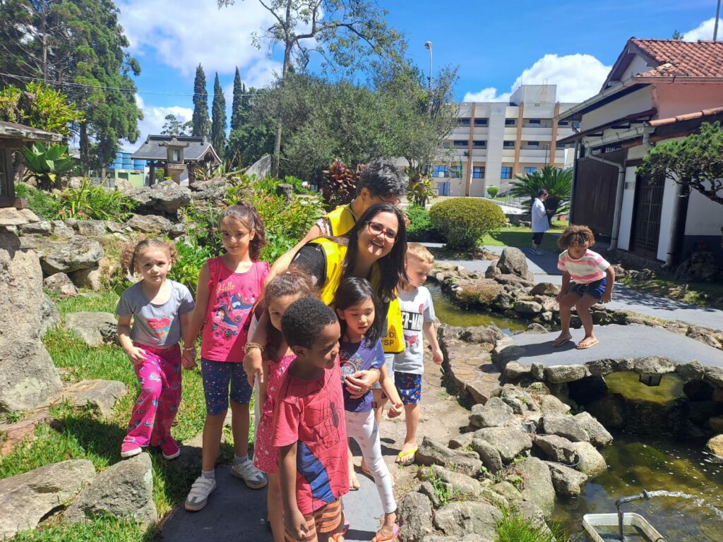 infantil ibiuna tour Seminário para Educadores 2024 Ibiúna Paralelo ao Seminário, as Presidentes da Associação dos Educadores Regionais participaram de um curso, com conteúdo exclusivo. Elas desfrutaram desse dia com muita alegria e dinamismo! Na foto abaixo estão as nossas queridas Presidentes que se fizeram presentes, à elas nossa eterna gratidão pelos trabalhos desenvolvidos, pelo amor e dedicação ao Movimento! Muito Obrigado! E o Seminário de Educadores foi assim, incrível e recheado de atividades maravilhosas!!! E para que ele acontecesse tivemos o apoio de uma comissão dedicada! À todos os orientadores, voluntários e colaboradores, o nosso Muito Obrigado!  E para finalizar esse resumo do Seminário para Educadores da Academia de Ibiúna, vamos compartilhar  mais alguns  momentos e de encontros felizes que aconteceram por lá!Te esperamos no próximo!!!
<p> Voltar </p>