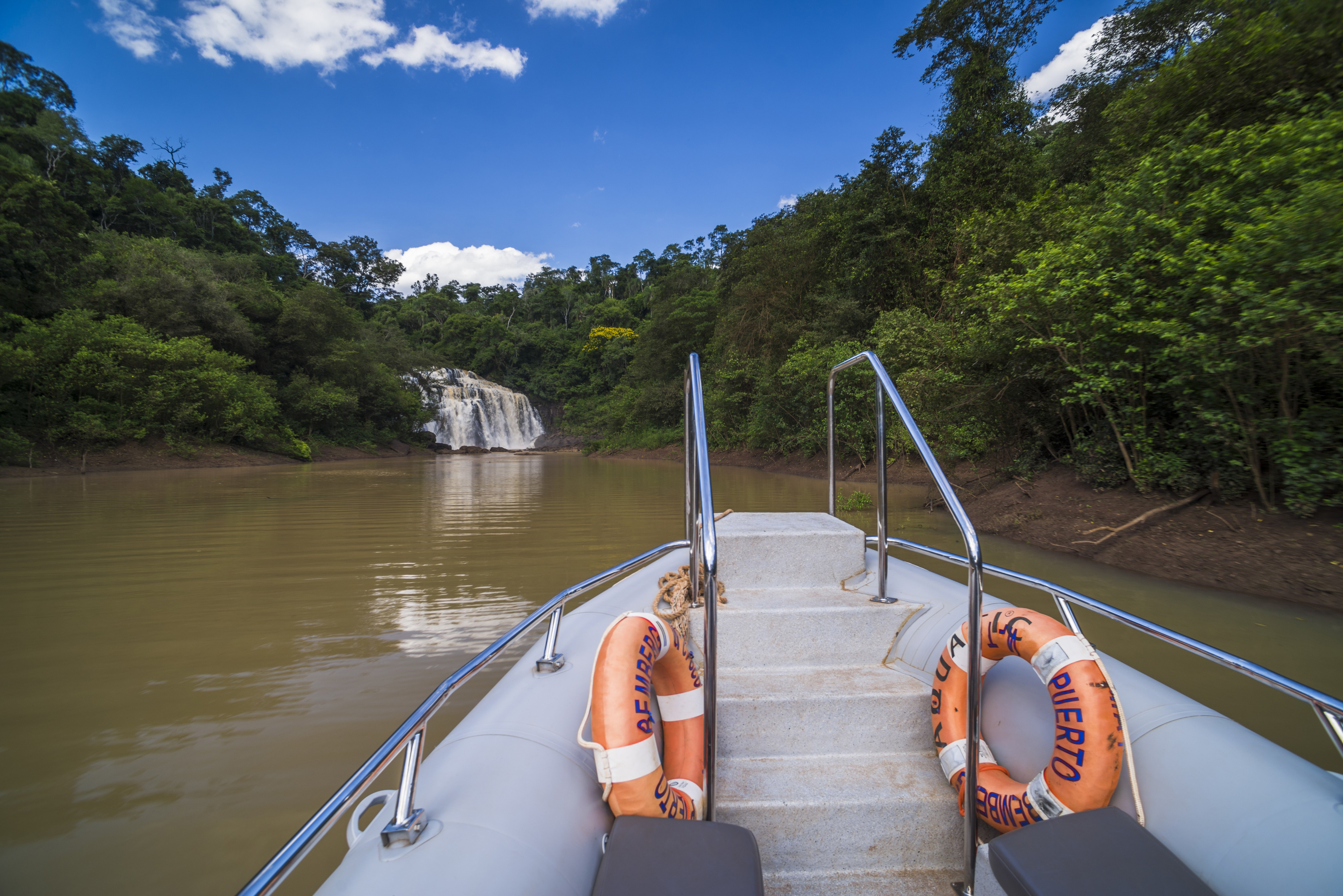 boat trip on rio parana parana river that separa 2024 09 22 16 04 01 utc Encontro Nacional para Casais A SEICHO-NO-IE DO BRASIL realizará o 9º Encontro Nacional para Casais, entre 9 a 12 de outubro de 2025, na encantadora cidade de Foz do Iguaçu-PR.